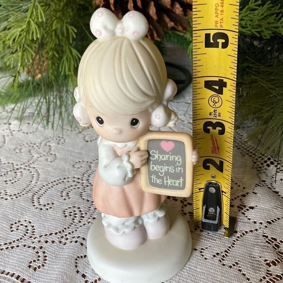 Vintage Precious Moments 1988 Sharing begins in the heart - Picture 9 of 9